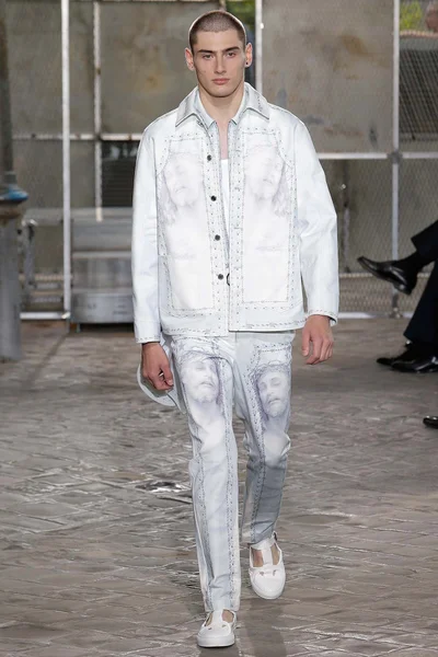 Look 45
